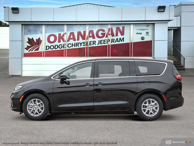  2024 Chrysler Pacifica Touring in Cars & Trucks in Kelowna - Image 4