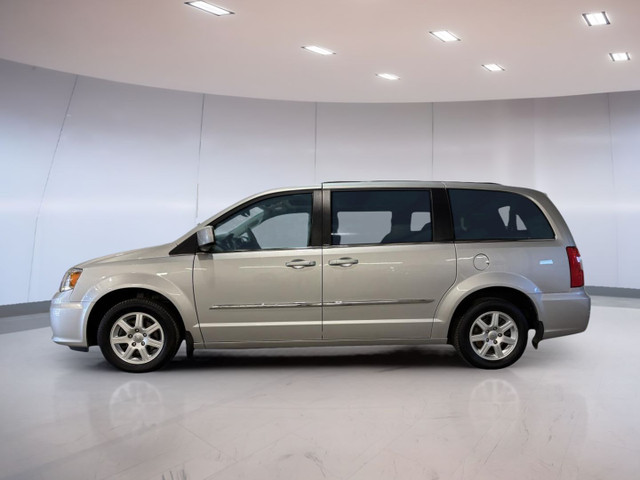2012 Chrysler Town & Country Touring in Cars & Trucks in Moose Jaw - Image 3