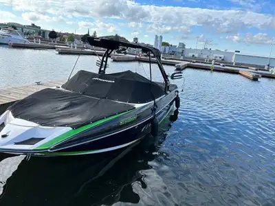 2016 Moomba Mojo, Only 40 hours, Raptor 400hp, trailer, 4 speaker tower, Perfect pass, swivel board...