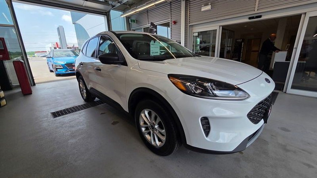 2022 Ford Escape in Cars & Trucks in Cornwall - Image 3
