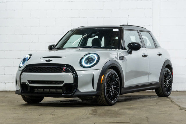 2023 MINI 5 Door Cooper S Premier | Accès Confort | Toit in Cars & Trucks in City of Montréal - Image 3