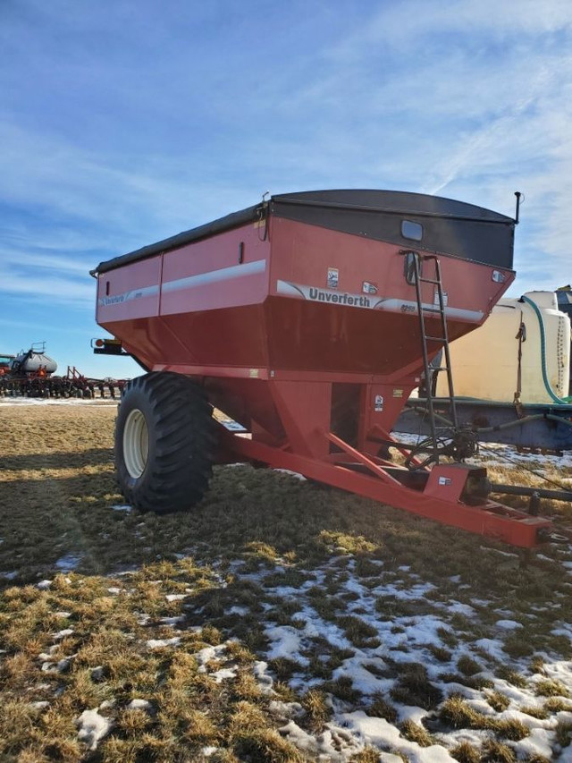 2011 Unverferth 8250 Grain Cart in Farming Equipment in Regina