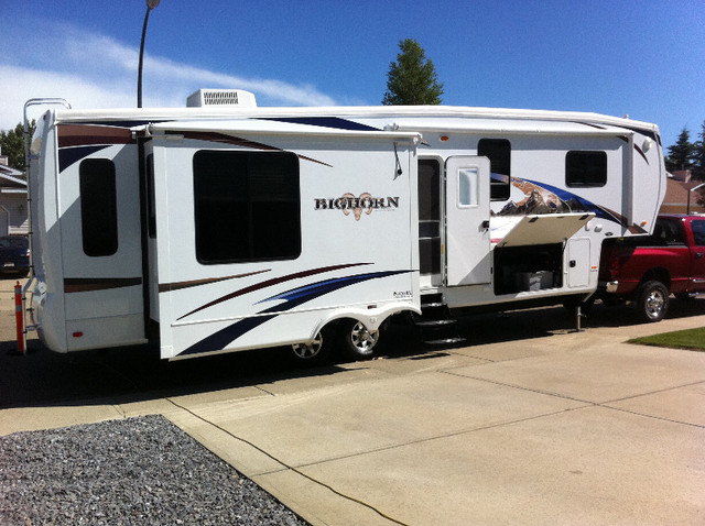 2011 HEARTLAND BIGHORN BH3070RL 34’ 9. (FINANCING AVAILABLE) in Travel Trailers & Campers in Strathcona County - Image 2