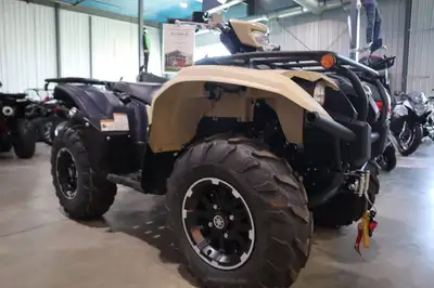 2025 Yamaha Kodiak 700 EPS SE ANY TASK, ANY TIME. With aluminum wheels to complement painted plastic...