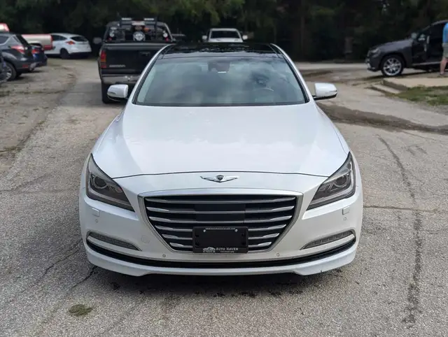 2015 Hyundai Genesis Ultimate dans Autos et camions dans London - Image 9