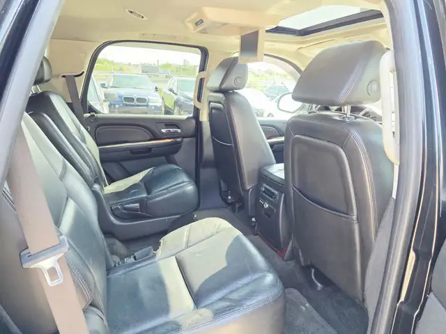 2007 Cadillac Escalade 7 Passenger Sunroof Power Heated Leather  in Cars & Trucks in Calgary - Image 12