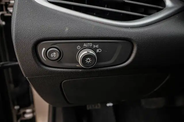2022 Chevrolet Malibu AUTOMATIC LOW KMS in Cars & Trucks in Strathcona County - Image 21