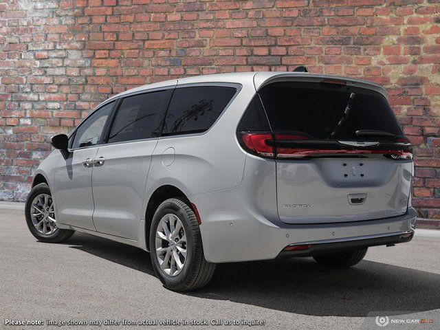  2023 Chrysler Pacifica Touring L in Cars & Trucks in Dartmouth - Image 4