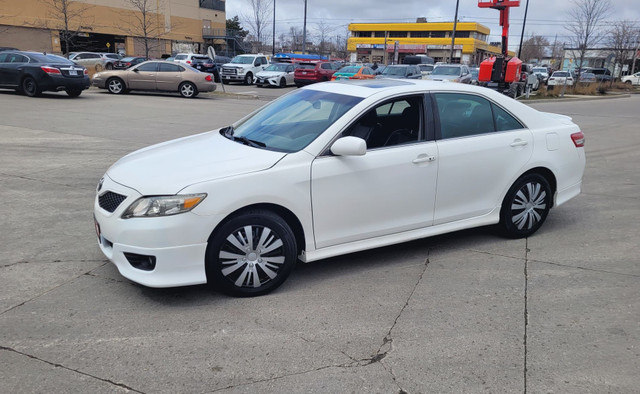 2011 Toyota Camry SE, Leather Sunroof, Auto, Warranty available. in Cars & Trucks in City of Toronto - Image 4