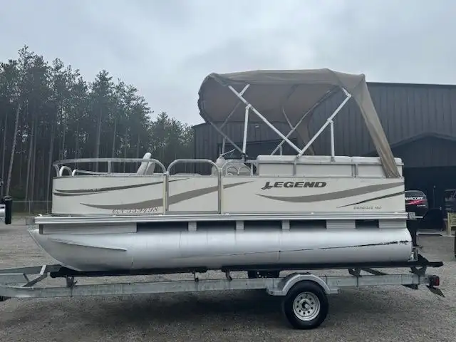 2006 18' LEGEND PONTOON 25HP MERCURY 4-STROKE EFI BIGFOOT in Powerboats & Motorboats in Peterborough - Image 3