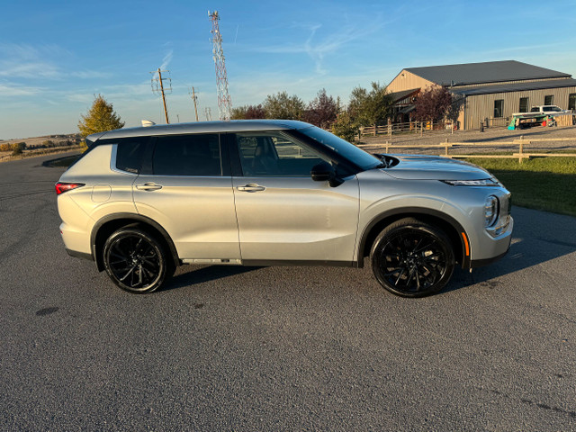 2023 Mitsubishi Outlander SE AWD Hail Damage in Cars & Trucks in Calgary