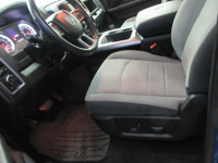 RAM 1500 2023 CLASSIC EXPRESS V-6 3.6 LITRES CREW-CAB BOITE 5.7 PIEDS 4X4 / MAGS 20 POUCES SUR PNEUS... (image 5)