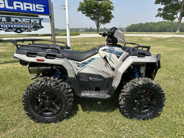 2023 Polaris Industries Sportsman 570 RIDE COMMAND Silver Quartz in ATVs in Grand Bend - Image 3