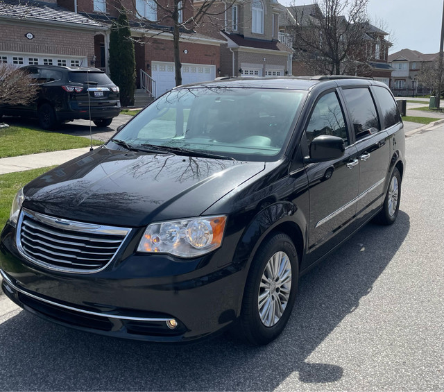 2015 Chrysler Town & Country Touring-L in Cars & Trucks in Mississauga / Peel Region
