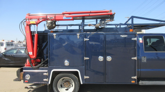 2016 Ford F-550 XLT CREW CAB SERVICE TRUCK WITH CRANE in Cars & Trucks in Edmonton - Image 4