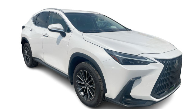 2025 Lexus NX NX 250 / camera /apple carplay/ bluetooth Bien Équ in Cars & Trucks in Laval / North Shore - Image 3