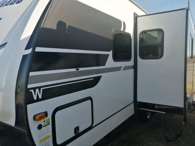 2025 WINNEBAGO Minnie 2326BH in Travel Trailers & Campers in London - Image 2