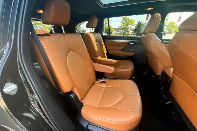2023 Toyota Highlander Hybrid Limited AWD in Cars & Trucks in Mississauga / Peel Region - Image 16