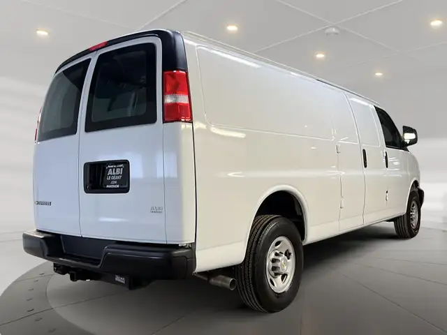 2024 Chevrolet Express Cargo 2500 WT 155 in Cars & Trucks in Laval / North Shore - Image 5