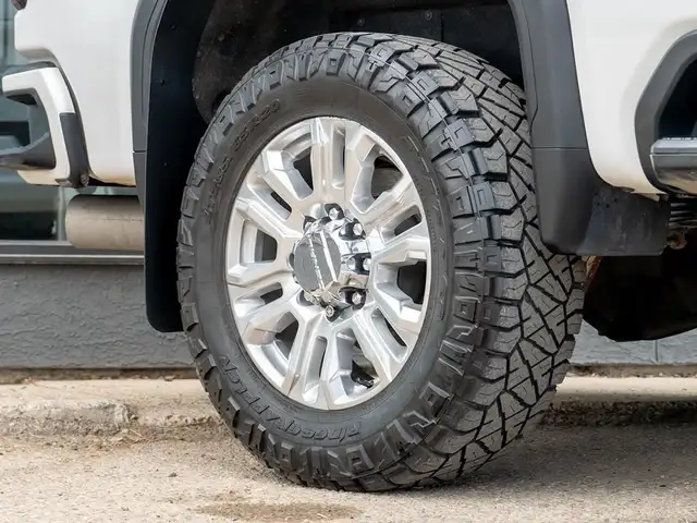2020 GMC Sierra 3500 Denali in Cars & Trucks in Saskatoon - Image 4