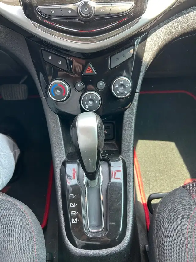 2018 Chevrolet Sonic RS TURBO SPORT SUNROOF MAG JUPES FOG APPLE  in Cars & Trucks in City of Montréal - Image 10