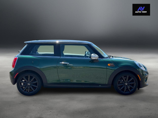 2016 MINI Cooper HATCHBACK **DEALER SERVICED** in Cars & Trucks in Hamilton - Image 4