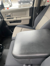 Dodge RAM-2010 in perfect condition. 4x4, No accidents. Kept and maintained very well. Please, don't... (image 3)