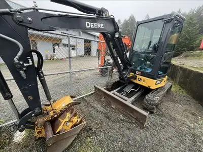 Hours: 1252 | Location: Nanaimo, BC, CA | Arms: Short Arm; Buckets: w/ Bucket; Operators Station: Ca...
