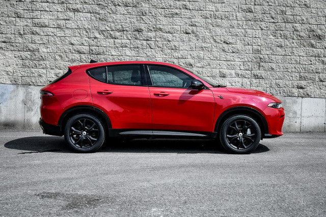 2024 Dodge Hornet R/T Plus PHEV • HYBRID • SUNROOF • COOLED SEAT in Cars & Trucks in Cornwall - Image 2