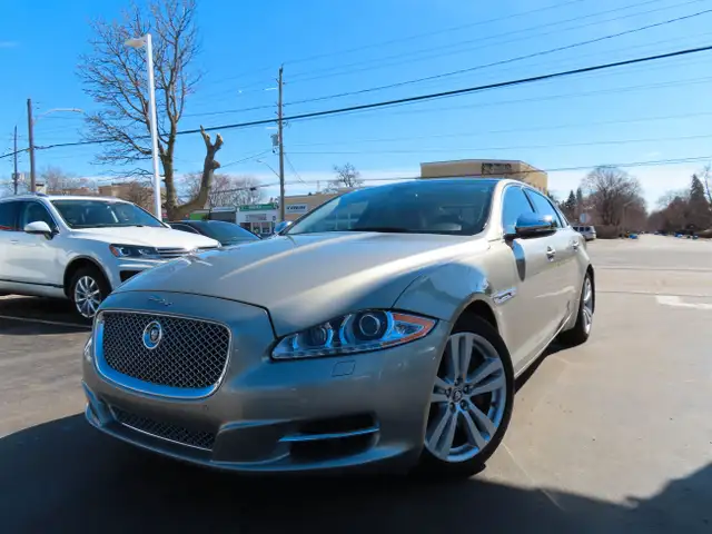 2011 Jaguar XJ XJL - LONG WHEEL BASE - LOW LOW KM - 56,000KMS !! dans Autos et camions dans Région d’Oakville/Halton - Image 12