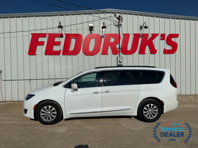 2017 Chrysler Pacifica in Cars & Trucks in Winnipeg