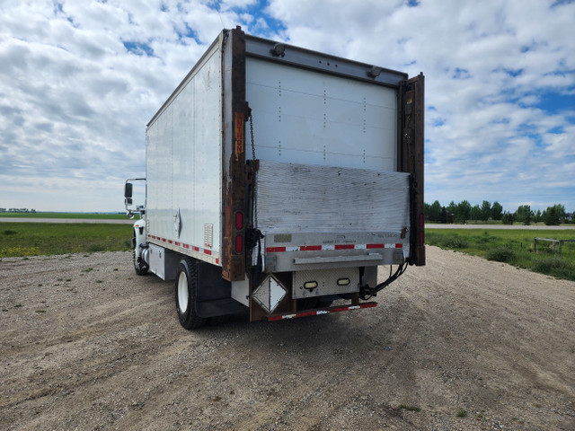 2016 INTERNATIONAL 4300 EXT CAB **** CUMMINS ISB ENGINE**** in Heavy Trucks in Calgary - Image 4