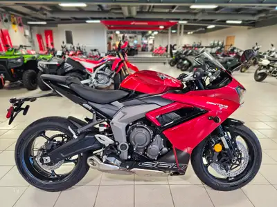 GAME ONOffering the perfect blend of performance, agility, and pure exhilaration — the Daytona 660 i...