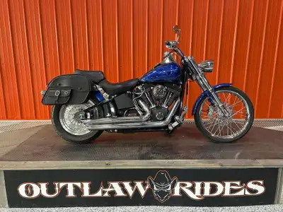 This beautiful low mileage 2005 Night Train is a real head turner! The beautiful numbered paint set...