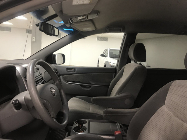 2007 Toyota Sienna LE in Cars & Trucks in Calgary - Image 3