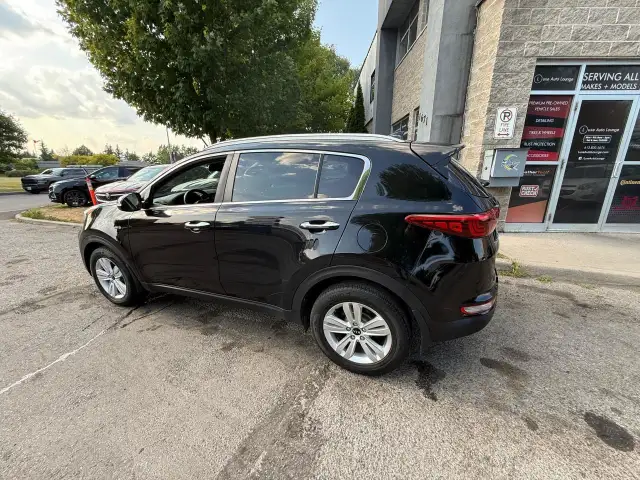 2018 Kia Sportage EX AWD, LEATHER, SUNROOF, HEATED POWER SEATS ! in Cars & Trucks in Ottawa - Image 4