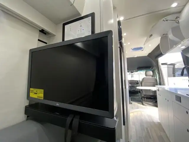 2025 Pleasure-Way Plateau FL in RVs & Motorhomes in Kelowna - Image 20