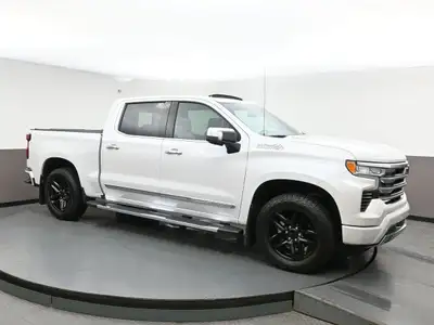 Beautiful Top Of The Line 2024 Silverado High Country 4x4 Long Box Diesel with Only Low KM's!! Apple...
