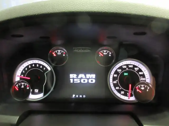 RAM 1500 CLASSIC 2022 SLT V8 5.7L HEMI 4X4 CREW-CAB BOITE 6'4" T in Cars & Trucks in Lévis - Image 37