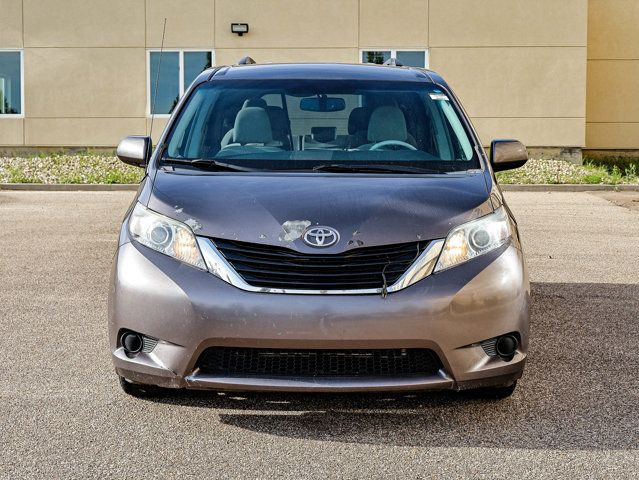 2011 Toyota Sienna LE AWD 3.5L in Cars & Trucks in Strathcona County - Image 3