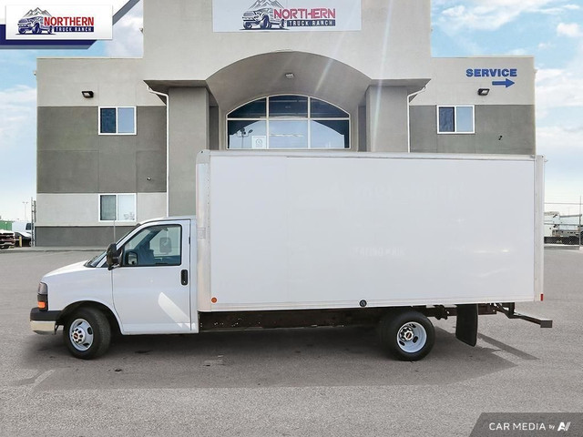 2013 GMC Savana Cutaway Standard CUBE VAN / BOX TRUCK in Cars & Trucks in Edmonton - Image 3