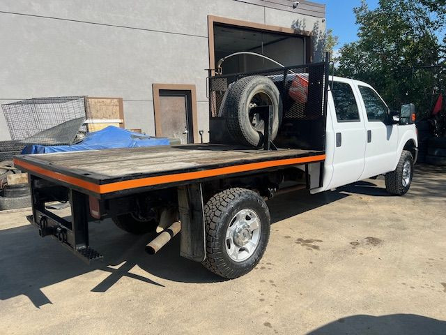 2015 Ford F-350 Flat Deck Truck 4x4-Gas-9ft Deck in Heavy Trucks in Edmonton - Image 4