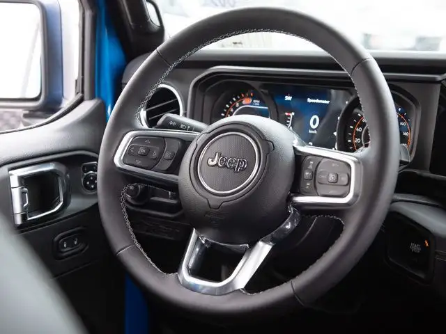 2025 Jeep Wrangler Sahara 4x4, Off-Road Camera, Heated McKinley in Cars & Trucks in Calgary - Image 12