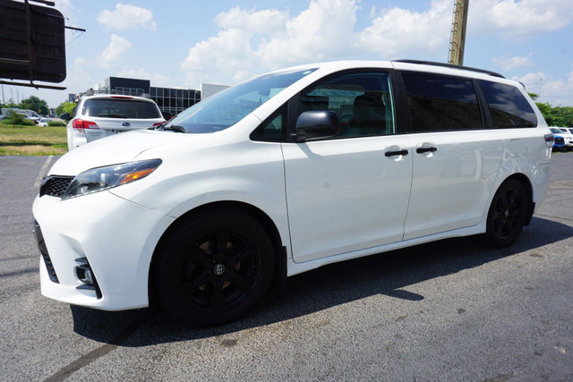 2020 Toyota Sienna in Cars & Trucks in Oakville / Halton Region - Image 3