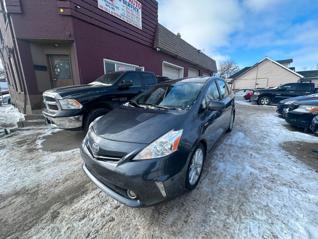 2014 Toyota Prius v Touring LEATHER/SUNROOF/NAVIGATION dans Autos et camions  à Winnipeg - Image 2