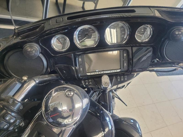 2017 Harley-Davidson FXDG ULTRA LIMITED LOW in Cars & Trucks in Lethbridge - Image 4