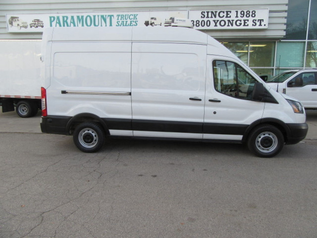  2019 Ford Transit GAS T-250 148 W/BASE HIGH ROOF THERMOKING REE in Heavy Equipment in Markham / York Region - Image 2