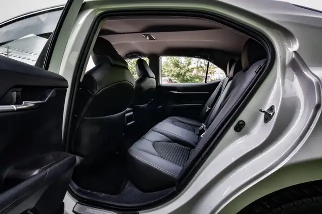2023 Toyota Camry SE • HEATED SEATS • CP/AA • REAR CAM in Cars & Trucks in Kingston - Image 29