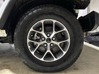 EXECUTIVE CROSSTOWN DEMO! This 2024 JEEP GLADIATOR SPORT 4X4 has the following options Cloth Low-Bac... (image 9)