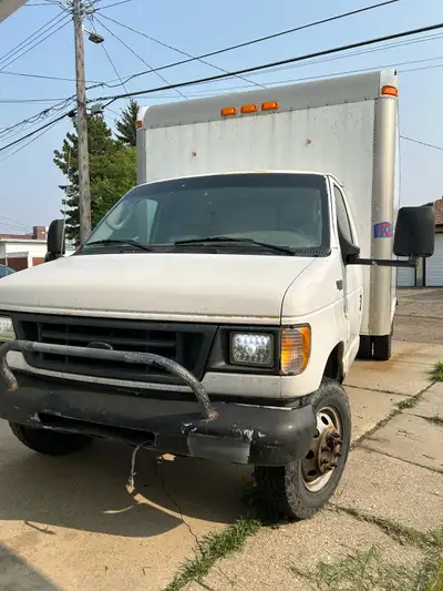2003 Ford E-350 XL – Reliable and Spacious Workhorse!